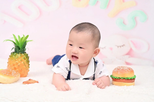 阳春宝宝在妈妈肚子里